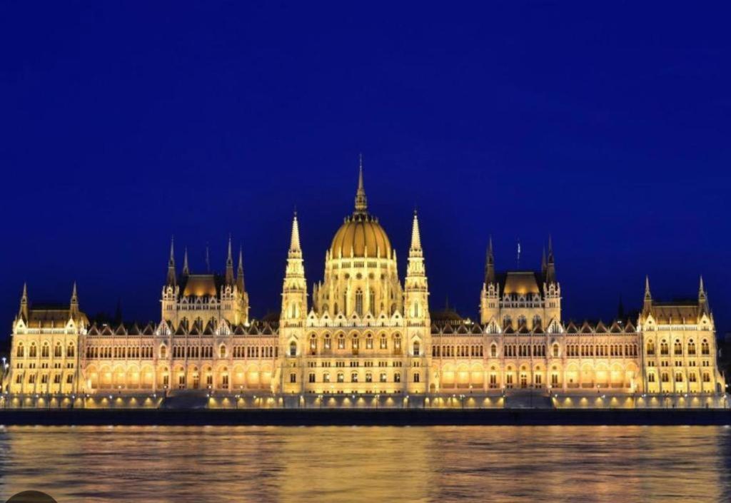 Stylish Spot By The River Danube Budapest Esterno foto